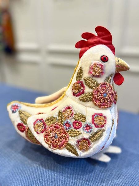 Picture of FLEUR: Ivory Chicken (Small) (SOLD)